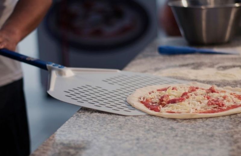 Pelle à pizza 18cm perforé pour four élèctrique - REGINA